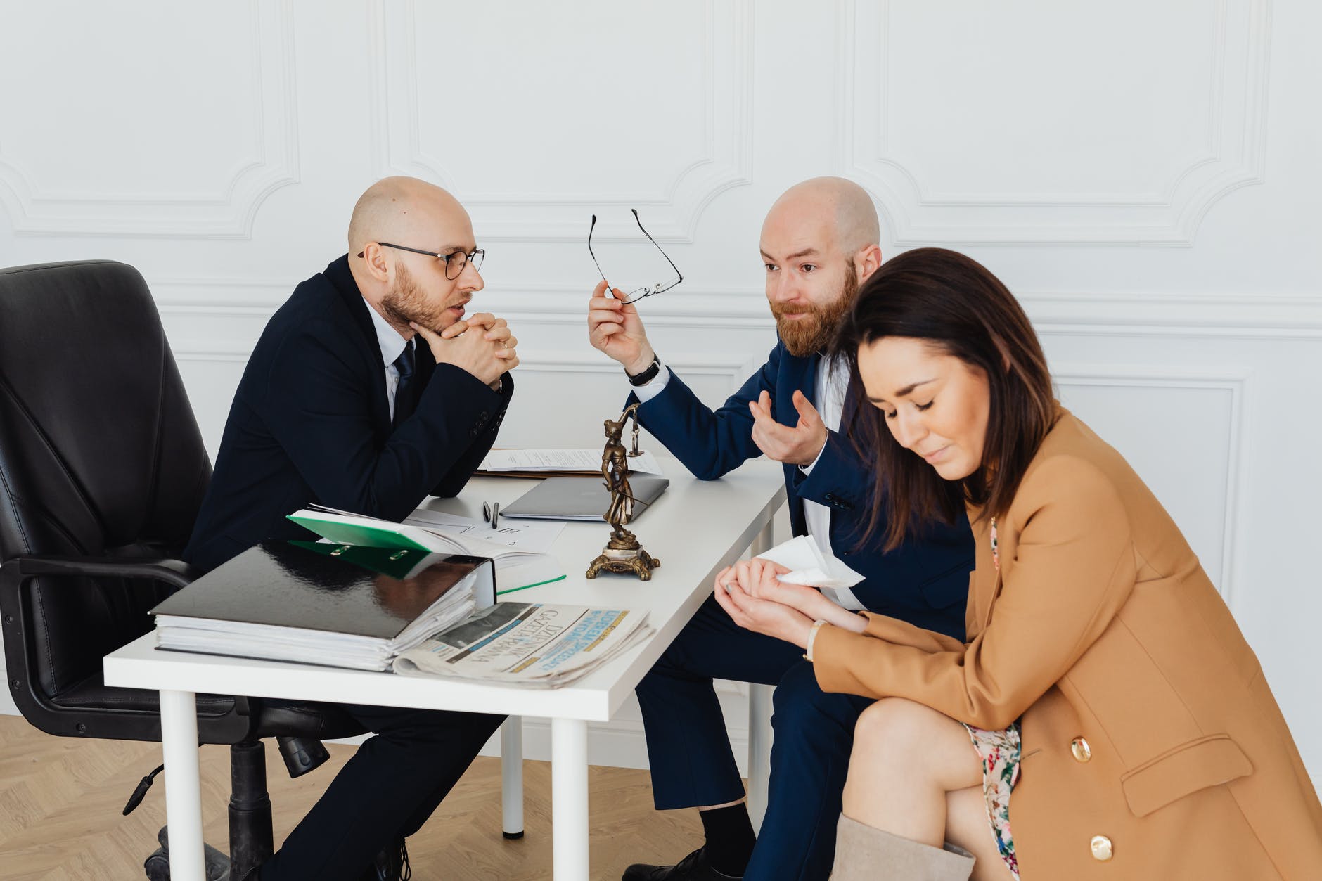 a couple mediation hearing with a lawyer